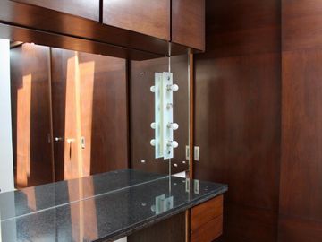 Exclusiva Residencia de Lujo con Amplios Espacios y Entorno Privilegiado en la Vista Country Club