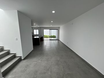 Hermosa y a estrenar casa en venta, con 3 recámaras forma parte de moderno desarrollo ubicado en Zakia Qro JF