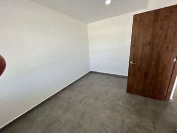 Hermosa y a estrenar casa en venta, con 3 recámaras forma parte de moderno desarrollo ubicado en Zakia Qro JF