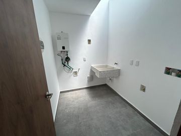 Hermosa y a estrenar casa en venta, con 3 recámaras forma parte de moderno desarrollo ubicado en Zakia Qro JF