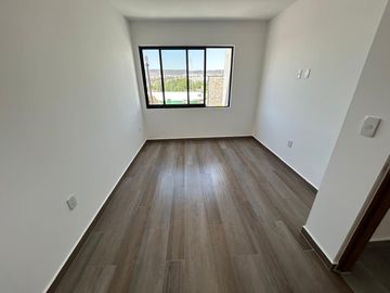Hermosa y a estrenar casa en venta, con 3 recámaras forma parte de moderno desarrollo ubicado en Zakia Qro JF