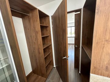 Hermosa y a estrenar casa en venta, con 3 recámaras forma parte de moderno desarrollo ubicado en Zakia Qro JF