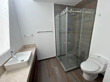 Hermosa y a estrenar casa en venta, con 3 recámaras forma parte de moderno desarrollo ubicado en Zakia Qro JF