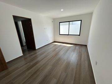 Hermosa y a estrenar casa en venta, con 3 recámaras forma parte de moderno desarrollo ubicado en Zakia Qro JF