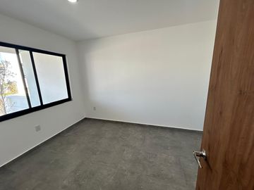 Hermosa y a estrenar casa en venta, con 3 recámaras forma parte de moderno desarrollo ubicado en Zakia Qro JF