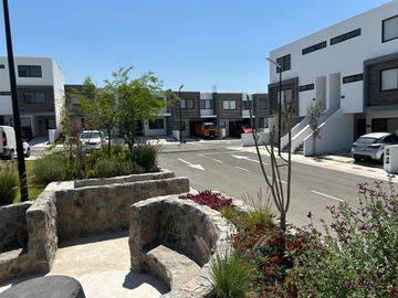 Hermosa y a estrenar casa en venta, con 3 recámaras forma parte de moderno desarrollo ubicado en Zakia Qro JF