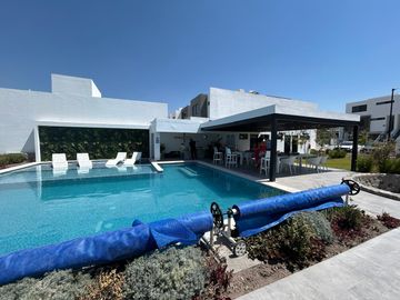 Hermosa y a estrenar casa en venta, con 3 recámaras forma parte de moderno desarrollo ubicado en Zakia Qro JF