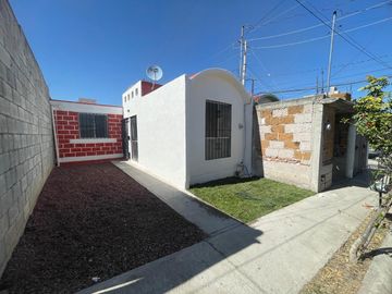VENTA DE CASA EN LAS AGUILAS
