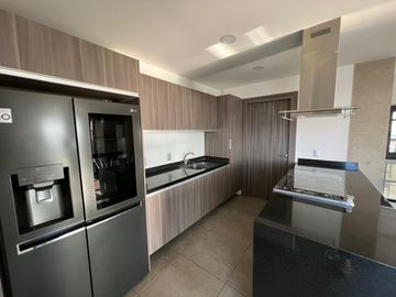 Exclusivo Penthouse en Torre Huz – San José del Puente