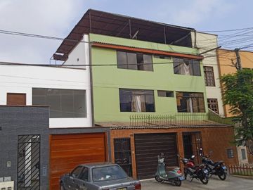 VENTA DE CASA EN EXCLUSIVA URBANIZACIÓN SANTA LEONOR EN CHORRILLOS
