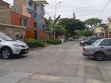 VENTA DE CASA EN EXCLUSIVA URBANIZACIÓN SANTA LEONOR EN CHORRILLOS