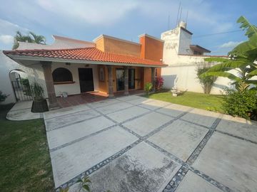 CASA EN AGUA HEDIONDA CON TODOS LOS SERVICIOS