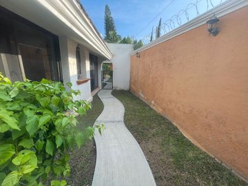 CASA EN AGUA HEDIONDA CON TODOS LOS SERVICIOS