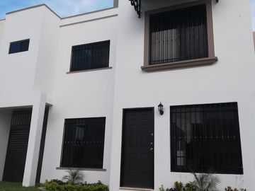 Casa en Venta de DOS Plantas en Gran Santa Fe, Mérida Yucatán