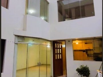 ALQUILO TRIPLEX A LA ENTRADA DE LA VILLA MEDICA