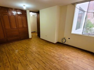 ALQUILO TRIPLEX A LA ENTRADA DE LA VILLA MEDICA