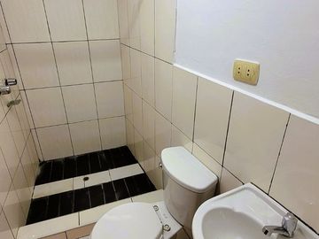 ALQUILO TRIPLEX A LA ENTRADA DE LA VILLA MEDICA