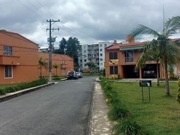 EN VENTA CASA EN CONJUNTO CERRDAO ENTREPINOS