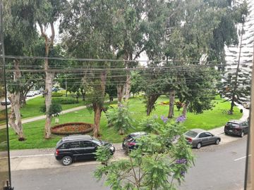 DPTO. EN PLENO CORAZÓN DE CHACARILLA FRENTE A UN LINDO PARQUE