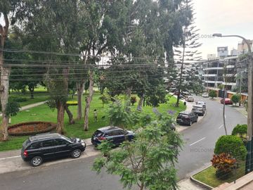 DPTO. EN PLENO CORAZÓN DE CHACARILLA FRENTE A UN LINDO PARQUE