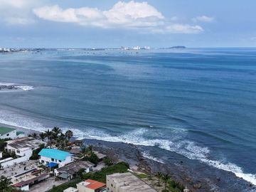 Ballenita - Punta Faro, amplio y moderno departamento frente al mar con balcón y dentro de condominio privado