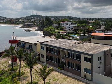 Ballenita - Punta Faro, amplio y moderno departamento frente al mar con balcón y dentro de condominio privado