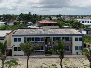 Ballenita - Punta Faro, amplio y moderno departamento frente al mar con balcón y dentro de condominio privado