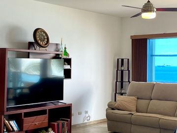 Ballenita - Punta Faro, amplio y moderno departamento frente al mar con balcón y dentro de condominio privado