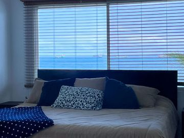 Ballenita - Punta Faro, amplio y moderno departamento frente al mar con balcón y dentro de condominio privado