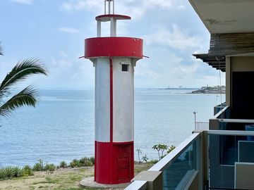 Ballenita - Punta Faro, amplio y moderno departamento frente al mar con balcón y dentro de condominio privado