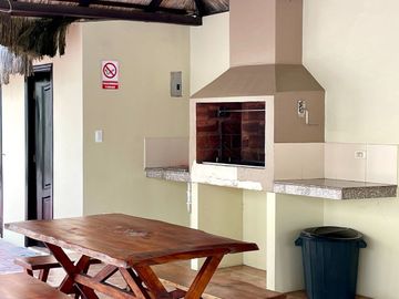 Ballenita - Punta Faro, amplio y moderno departamento frente al mar con balcón y dentro de condominio privado
