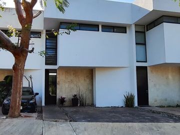 𝗥𝗘𝗡𝗧𝗔 𝗧𝗢𝗪𝗡𝗛𝗢𝗨𝗦𝗘 𝗠É𝗥𝗜𝗗𝗔, 𝗬𝗨𝗖𝗔𝗧Á𝗡 🏡 📍𝗕𝗘𝗡𝗜𝗧𝗢 𝗝𝗨𝗔𝗥𝗘𝗭