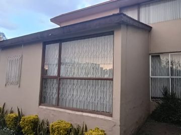 SE RENTA CASA EN SATELITE DENTRO DE UNA CERRADA