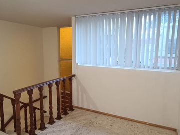 SE RENTA CASA EN SATELITE DENTRO DE UNA CERRADA