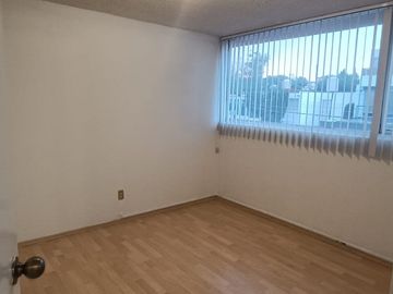 SE RENTA CASA EN SATELITE DENTRO DE UNA CERRADA