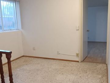 SE RENTA CASA EN SATELITE DENTRO DE UNA CERRADA