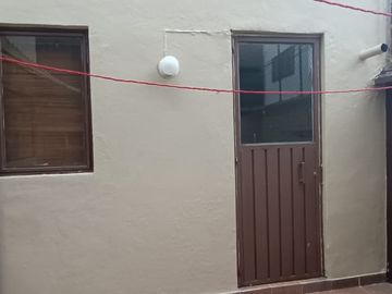 SE RENTA CASA EN SATELITE DENTRO DE UNA CERRADA