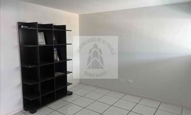 EXCELENTE OPORTUNIDAD DE INVERSIÓN 
VENTA DE CASA A UNAS CUADRAS DE ZAVALETA Y prolongación de la 25 pte  a un lado de la gran bodega a precio de Remate