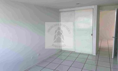 EXCELENTE OPORTUNIDAD DE INVERSIÓN 
VENTA DE CASA A UNAS CUADRAS DE ZAVALETA Y prolongación de la 25 pte  a un lado de la gran bodega a precio de Remate