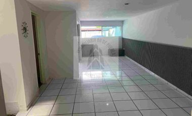 EXCELENTE OPORTUNIDAD DE INVERSIÓN 
VENTA DE CASA A UNAS CUADRAS DE ZAVALETA Y prolongación de la 25 pte  a un lado de la gran bodega a precio de Remate
