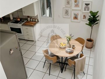 EXCELENTE OPORTUNIDAD DE INVERSIÓN 
VENTA DE CASA A UNAS CUADRAS DE ZAVALETA Y prolongación de la 25 pte  a un lado de la gran bodega a precio de Remate