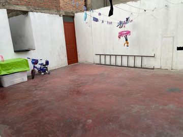 CASA EN VENTA DE 3 PISOS CON ZONIFICACION COMERCIAL EN AV. ANTUNEZ DE MAYOLO