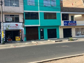 CASA EN VENTA DE 3 PISOS CON ZONIFICACION COMERCIAL EN AV. ANTUNEZ DE MAYOLO