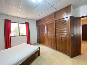 Se vende casa en La Alborada 12ava etapa a dos cuadras de la Av. Rodolfo Baquerizo Nazur
