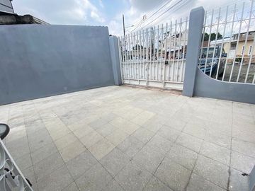 Se vende casa en La Alborada 12ava etapa a dos cuadras de la Av. Rodolfo Baquerizo Nazur