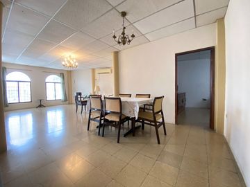 Se vende casa en La Alborada 12ava etapa a dos cuadras de la Av. Rodolfo Baquerizo Nazur