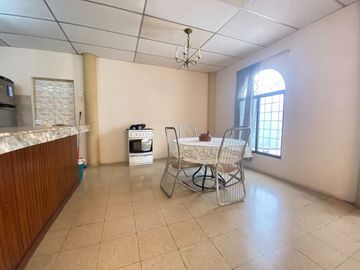Se vende casa en La Alborada 12ava etapa a dos cuadras de la Av. Rodolfo Baquerizo Nazur