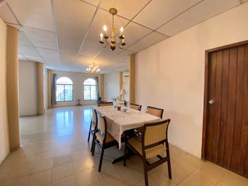 Se vende casa en La Alborada 12ava etapa a dos cuadras de la Av. Rodolfo Baquerizo Nazur
