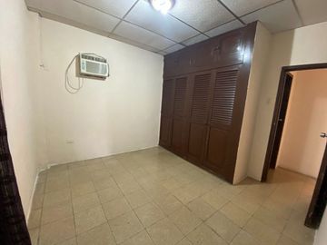 Se vende casa en La Alborada 12ava etapa a dos cuadras de la Av. Rodolfo Baquerizo Nazur