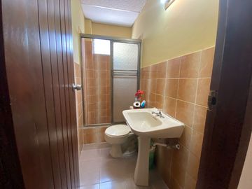 Se vende casa en La Alborada 12ava etapa a dos cuadras de la Av. Rodolfo Baquerizo Nazur